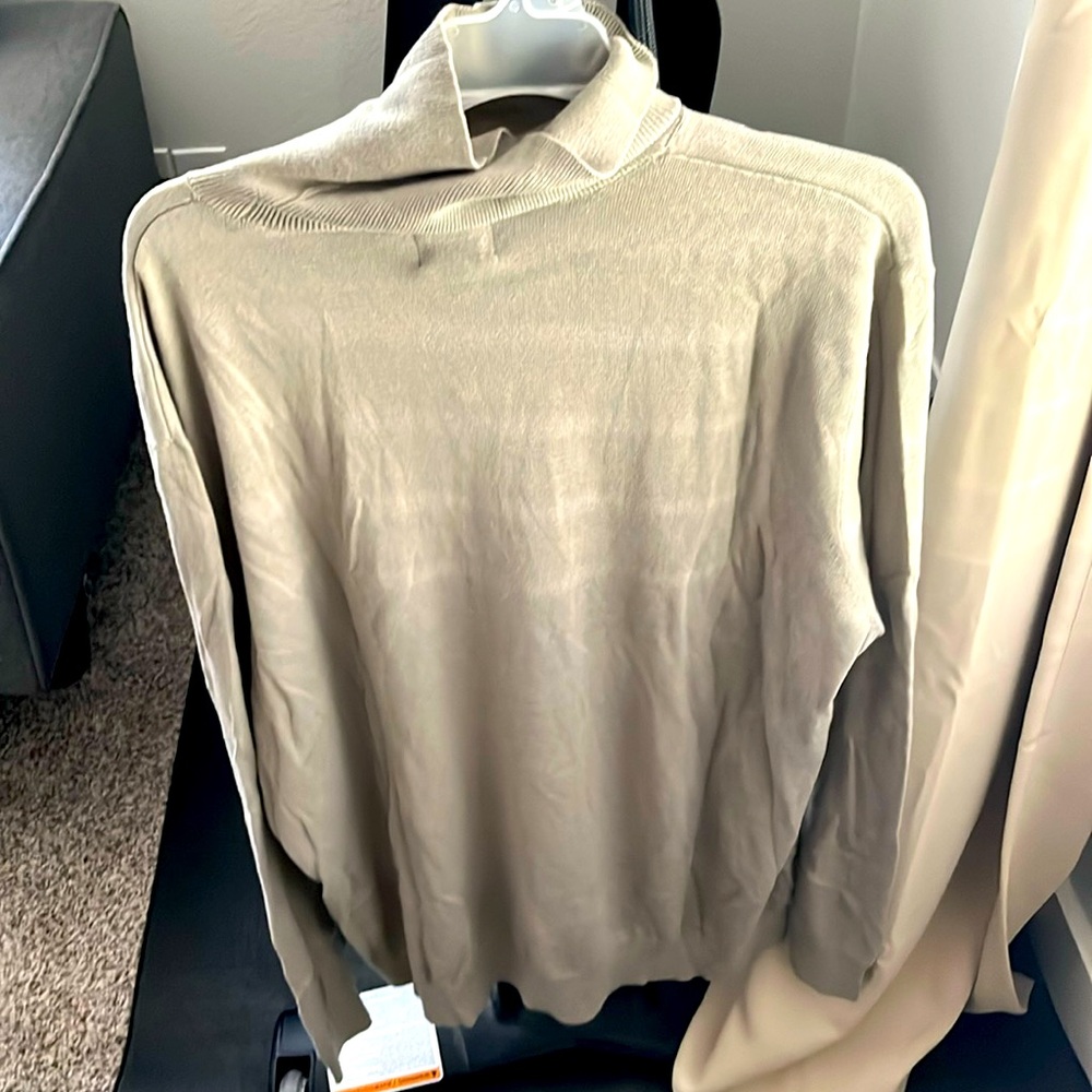 Brand New H&M Slim Fit Turtleneck Sweater (2XL)